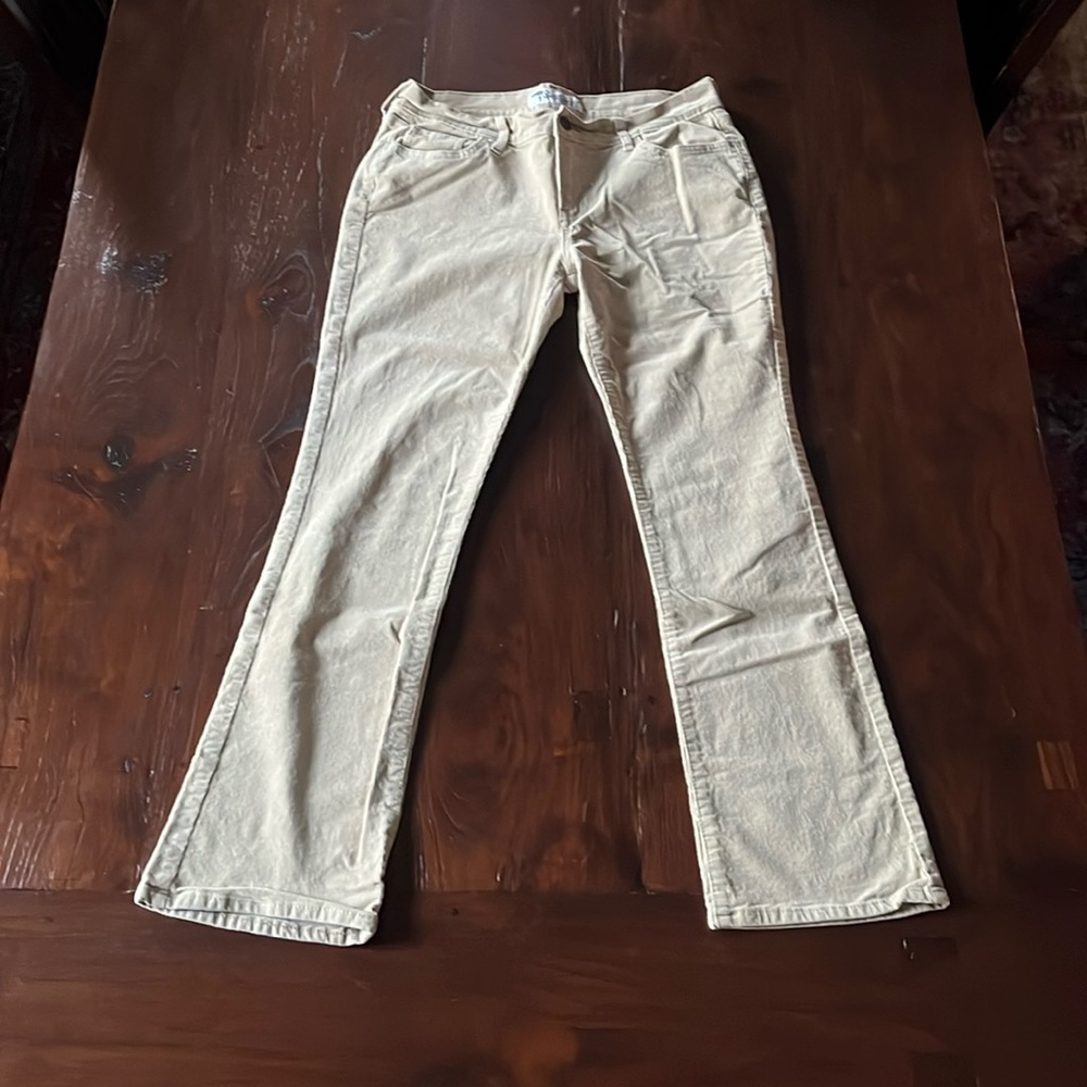 Old Navy “The Sweetheart” Women’s corduroy size 8 petite, low waisted, bootcut